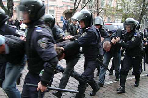 Українська влада почала арешти чорнобильців