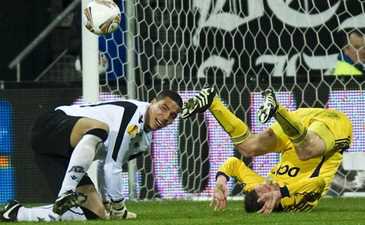 Група G. Далі проходять Металіст і АЗ Алкмар