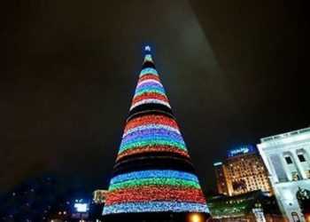 Азаров забракував головну ялинку країни