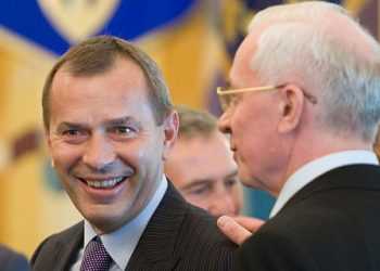 Азаров взявся за контроль якості українських товарів