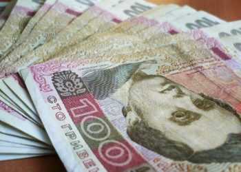 Азаров побачив в Україні європейські зарплати