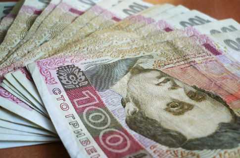 Азаров побачив в Україні європейські зарплати