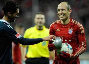 «Не витримав лихої долі....»: м'яч тріснув під час гри