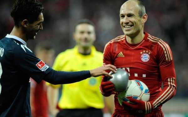 «Не витримав лихої долі....»: м'яч тріснув під час гри