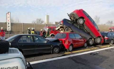 У США зіштовхнулося 176 автомобілів