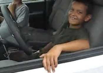 Одинадцятирічний хлопець розвозив п'яних родичів