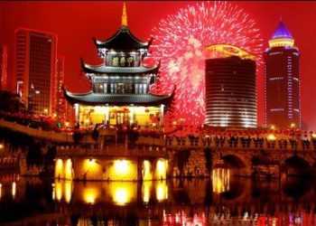 Новогодние украшения из светодиодных гирлянд