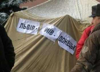 До протестуючих чонобильців приєдналися козаки