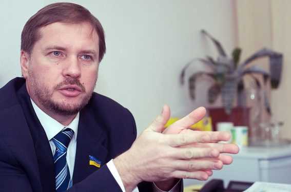 Чорновіл: Януковича намагалися отруїти, його ледь врятували лікарі