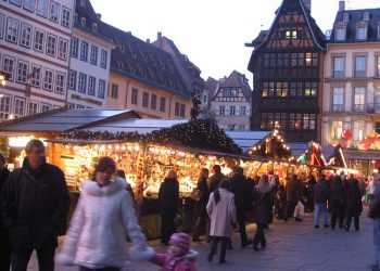 Традиційна різдвяна ярмарка відкрилася в Страсбурзі