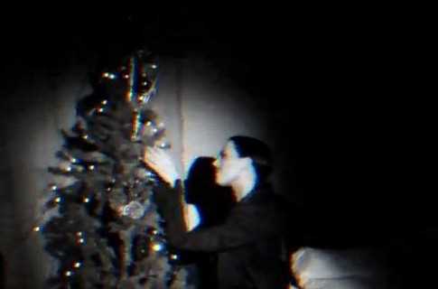 Даша Астафьева устроила разврат с елкой