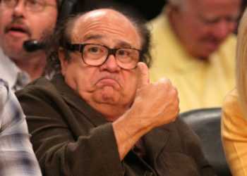 Денні Де Віто заговорить російською