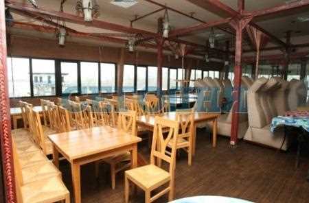 На Дніпровській набережній з`явився новий дебаркадер