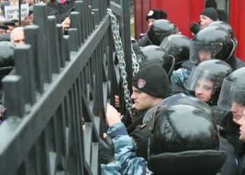 БЮТівці побилися з міліціонерами біля воріт Апеляційного суду