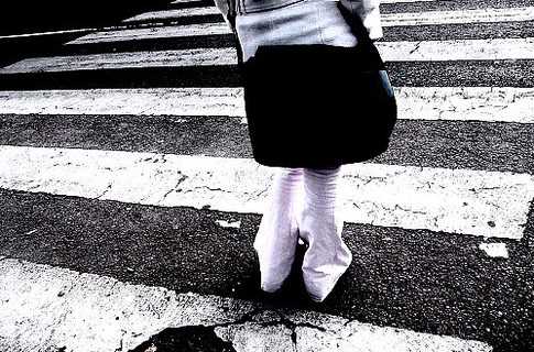 «Лицар» на чорному джипі збив школярку на «зебрі», відвіз додому і зник