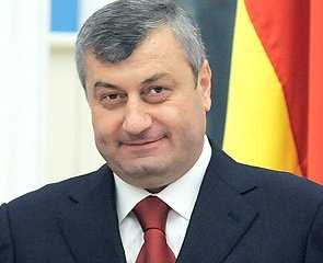 Глава Південної Осетії відкинув ультиматум кандидата в президенти республіки Алли Джіоєвої