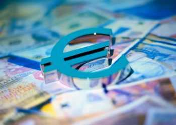 Жак Делор вважає що втілення ідеї євро супроводжувалося багатьма помилками