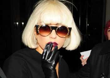 На Леди Гагу подала в суд ее помощница