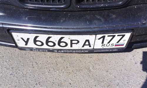 В Киеве гаишника сбил «сатанинский» автомобиль