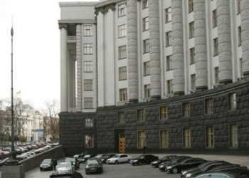 Голі дівчата намагалися прорватися у Кабмін