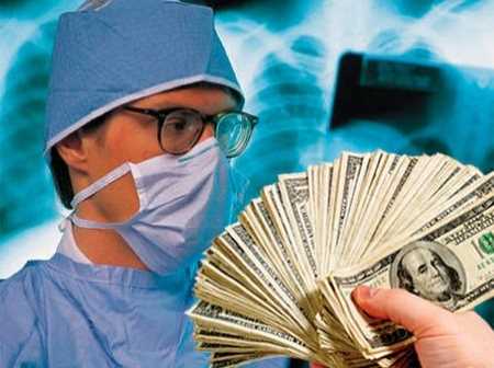 В Крыму выследили доктора-взяточника