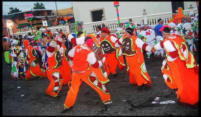 Испанцы празднуют