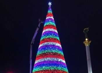 У Києві Янукович запалив головну ялинку країни