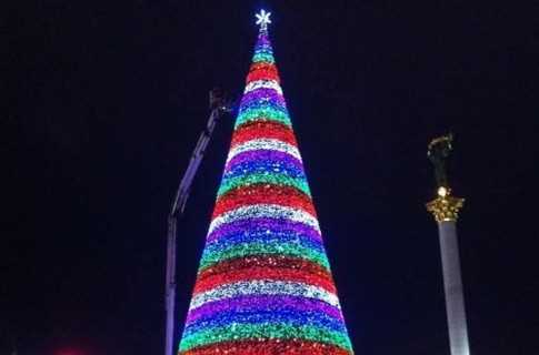 У Києві Янукович запалив головну ялинку країни