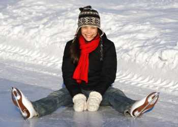 В Киеве открылся праздничный каток