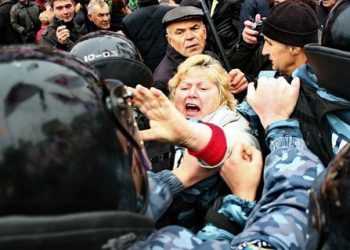 Прихильники Тимошенко вилазили на кіоски під судом