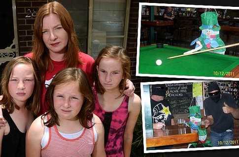 В Австралії викрали сніговика і водять його по барам