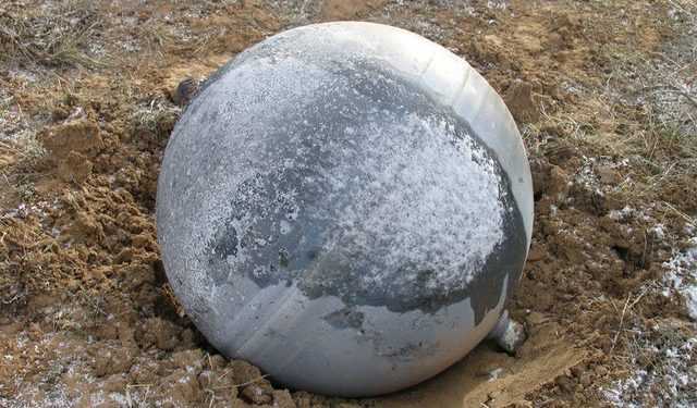 Уламок російського супутника впав на Землю і пробив дах житлового будинку