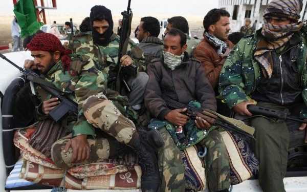 Лівійці сплять зі зброєю