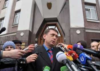 Мельниченко хоче до України, а його не пускають