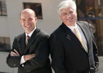 Менеджери компанії BlackBerry знизили собі зарплатню до $ 1