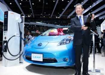 «Автомобіль Року 2011» в Японії Nissan LEAF