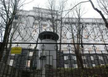 Кабінет міністрів обнесли колючим дротом