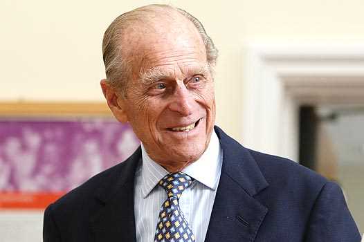 Мужа британской королевы выписали из больницы