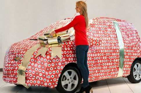 На Новорічні свята українці даруватимуть мобільні телефони і автівки