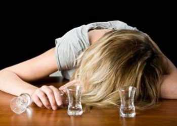 В Дніпропетровську 21-річна дівчина штрикнула приятеля ножем в живіт