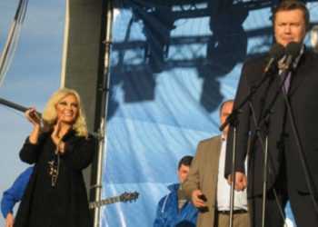 Президент поздоровив Таїсію Повалій з днем народження