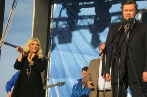 Президент поздоровив Таїсію Повалій з днем народження