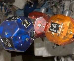 НАСА створює літаючих роботів для МКС