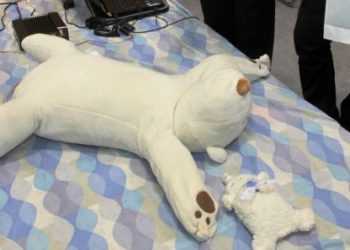 Робот-ведмідь, що бореться із хропінням