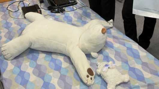 Робот-ведмідь, що бореться із хропінням