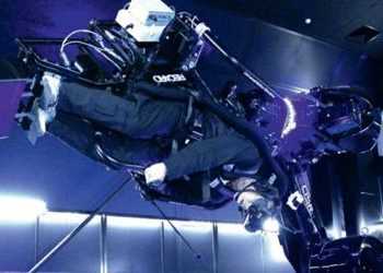 «Робот-рука» допомагає навчати пілотів