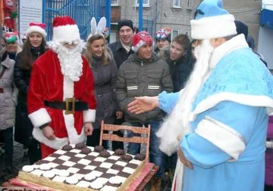 В Вінниці Дід Мороз із Санта Клаусом «різались» в шашки