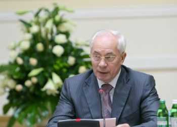 Азаров: переговори з Росією важкі через вигідний для неї контракт