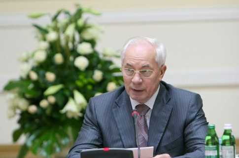 Азаров: переговори з Росією важкі через вигідний для неї контракт