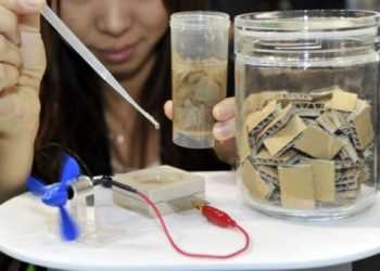 Sony показала біо-батарею працюючу на папері